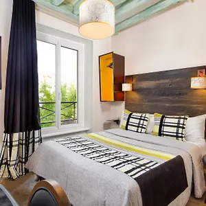 Claret Hotel